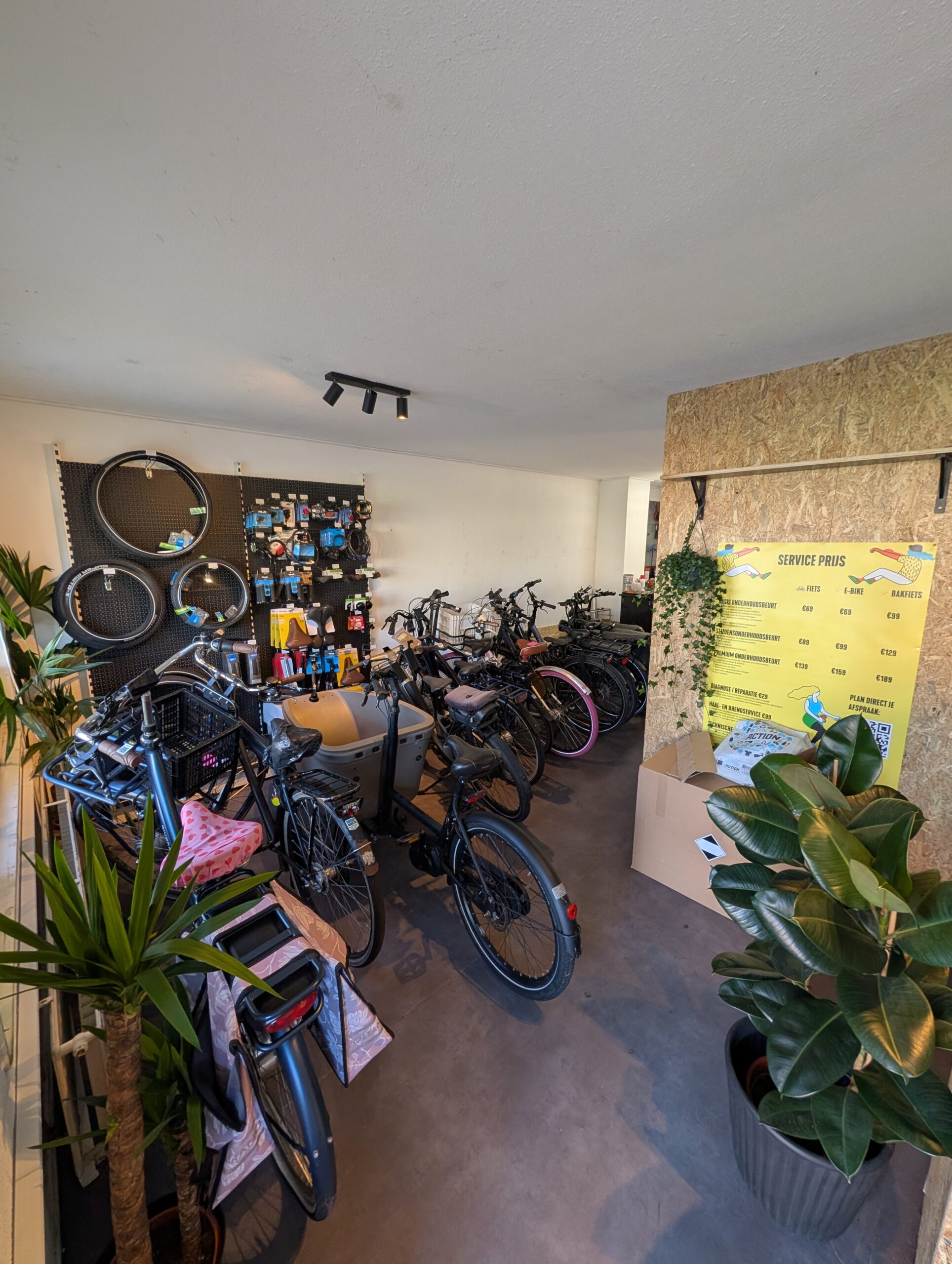 de werkplaats en fietsenwinkel van yeply aan de Evenaar 198 in Almere Buiten